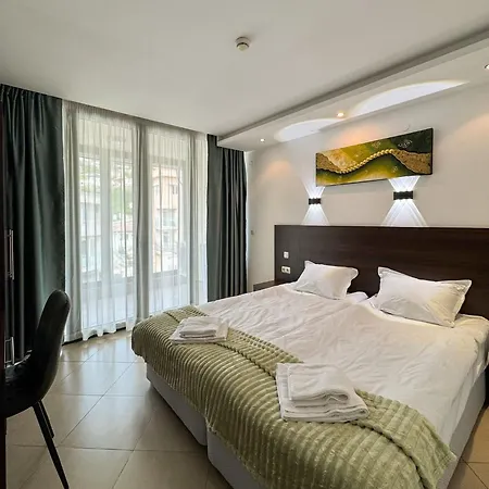 2 Bedroom Oliver In Marina Balchik