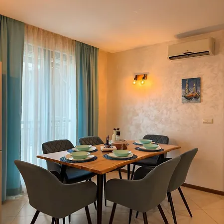 2 Bedroom Oliver In Marina Balchik