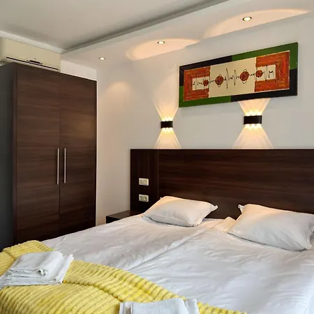 2 Bedroom Oliver In Marina Apartment