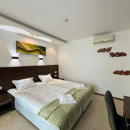 2 Bedroom Oliver In Marina Apartment *